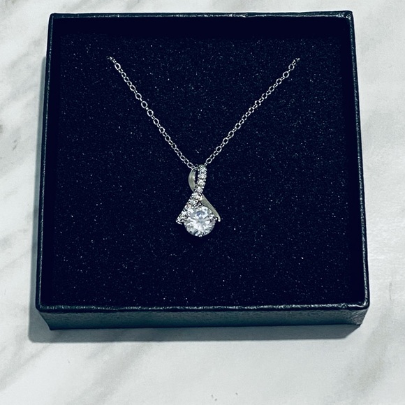 Women Necklace 925 Sterling Silver Ribbon Pendant Gift Jewelry with Box - Picture 1 of 5